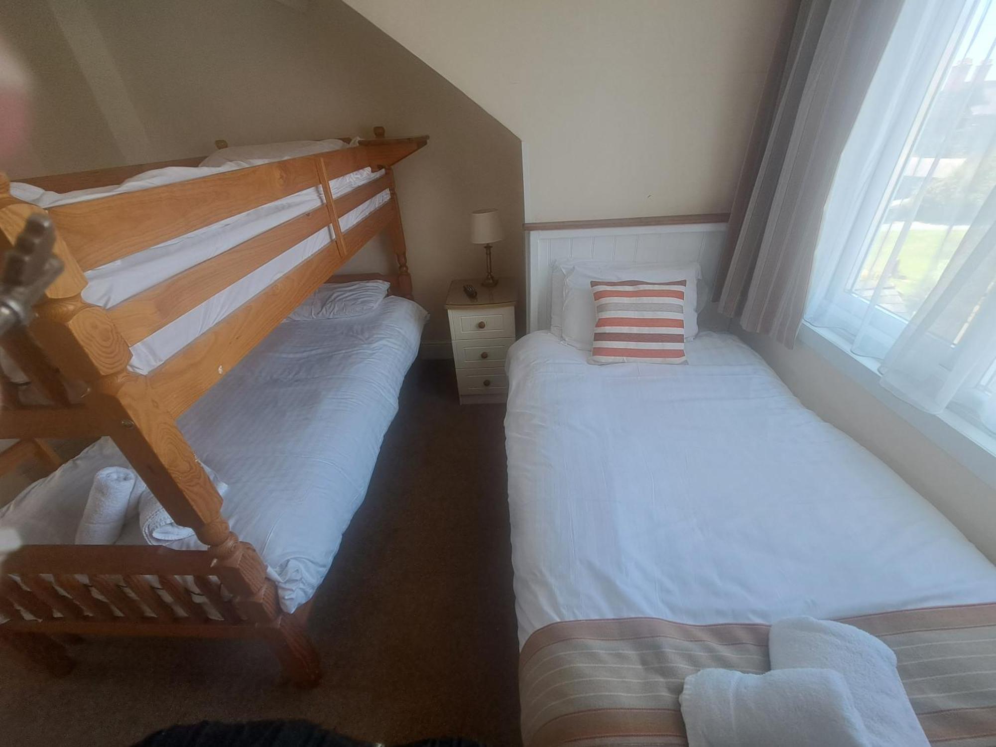 Lion Hotel & Studio Apartments Criccieth Exterior foto